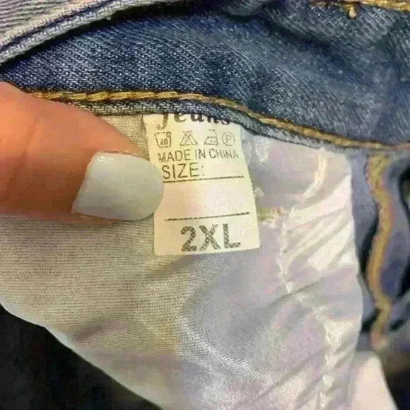 Mickey Mouse women’s Jeans sz 2XL slim fit medium wash streetwear Disney comfy - Picture 9 of 10